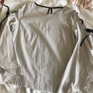 Vertical striped shirt with butterfly sleeves